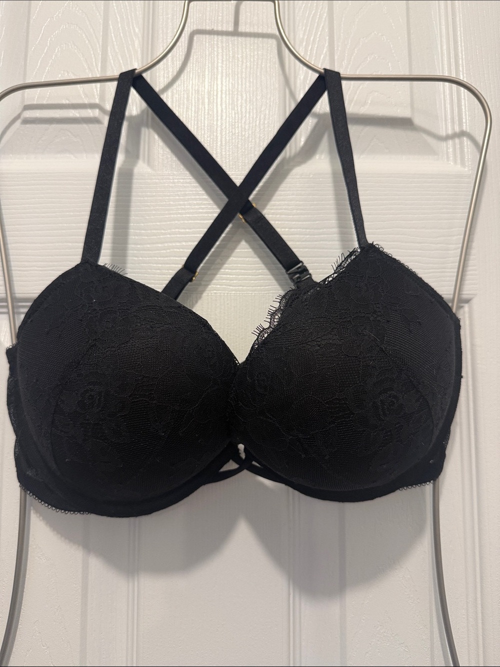 Victoria's Secret Black Lace Bombshell Very Sexy  Push-Up Bra Crisscross Straps
